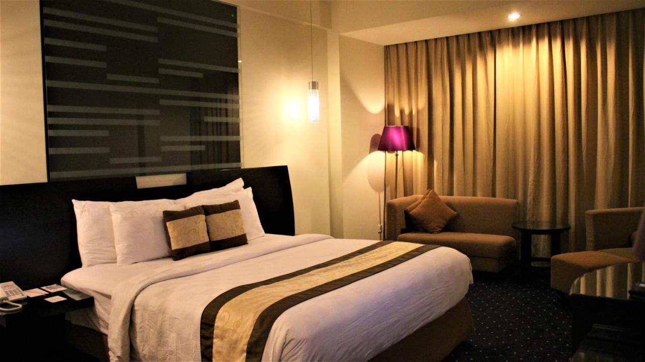 Swiss-Belhotel Silae Palu Exterior photo