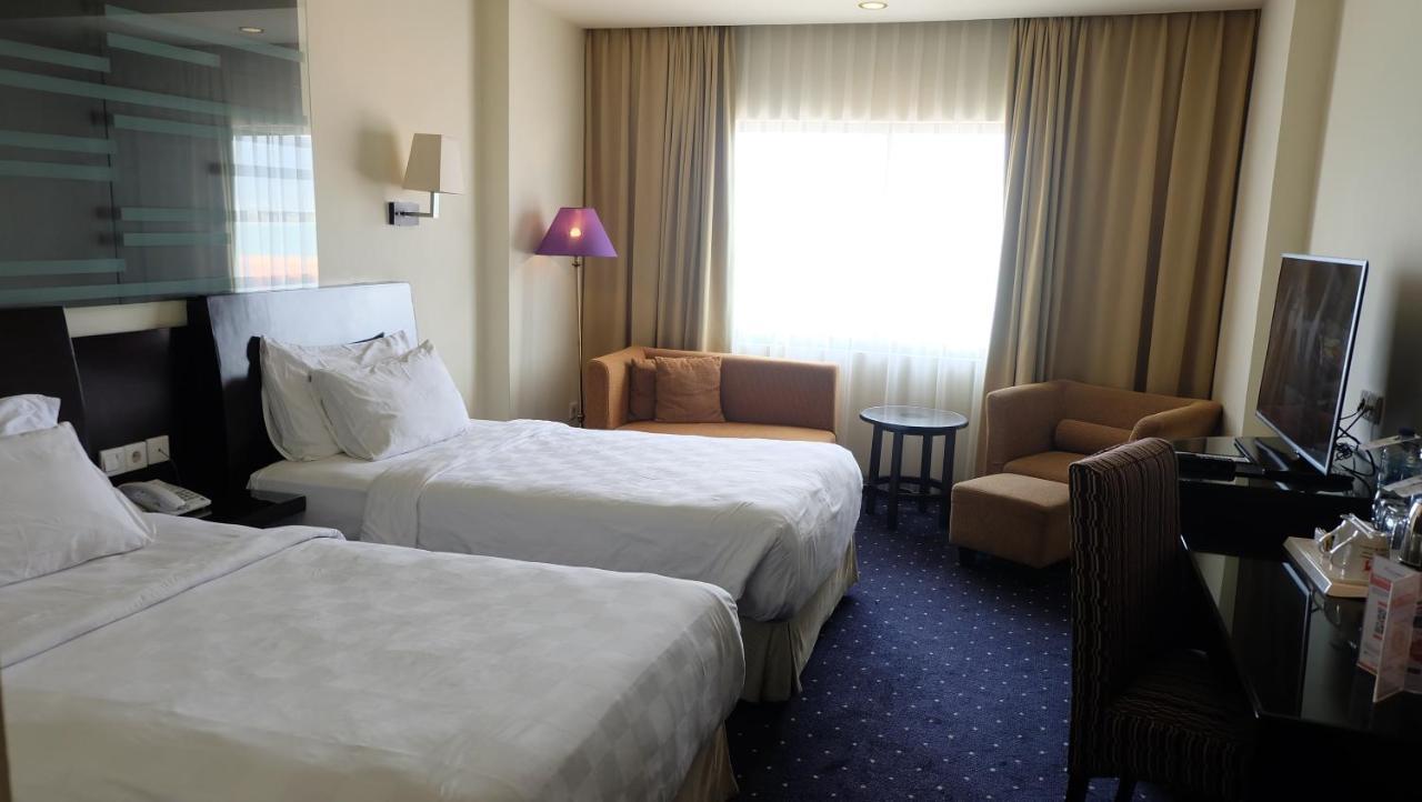 Swiss-Belhotel Silae Palu Exterior photo