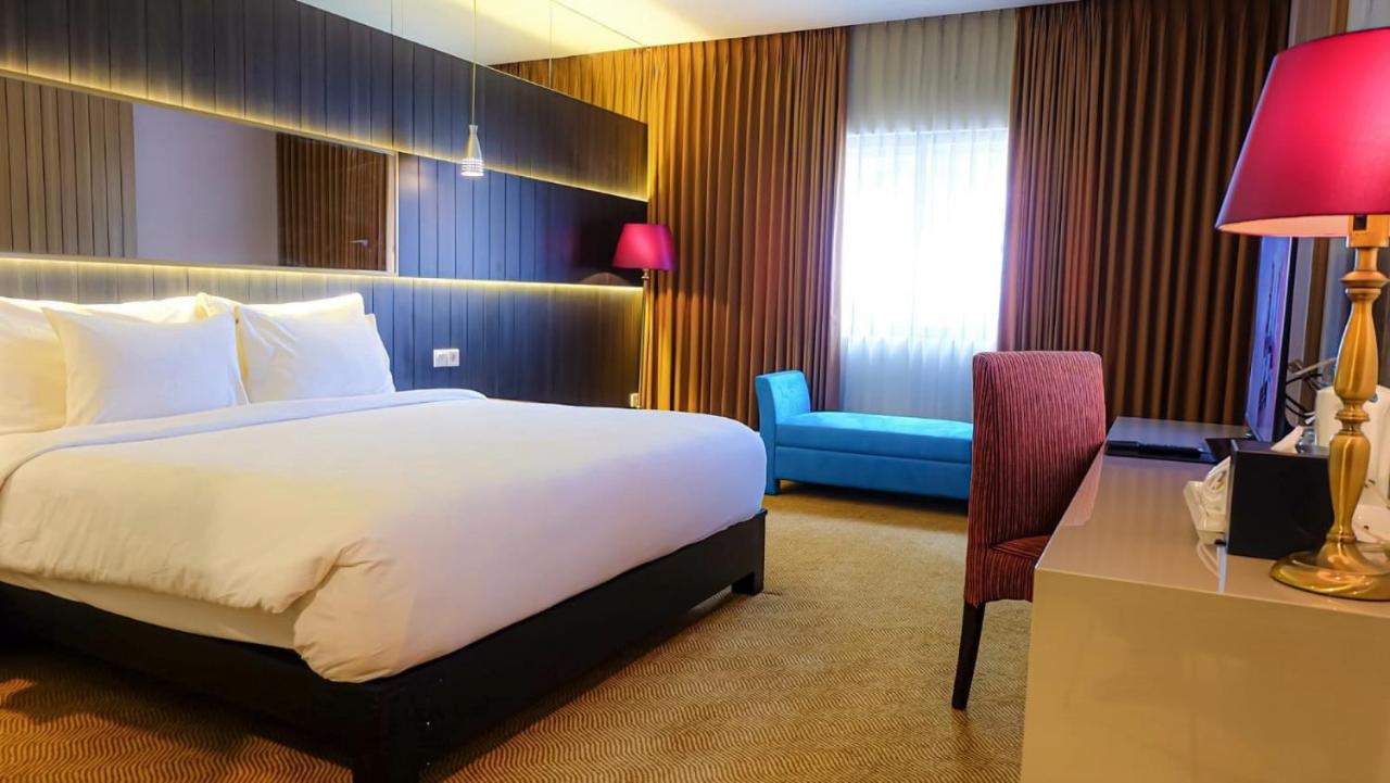 Swiss-Belhotel Silae Palu Exterior photo