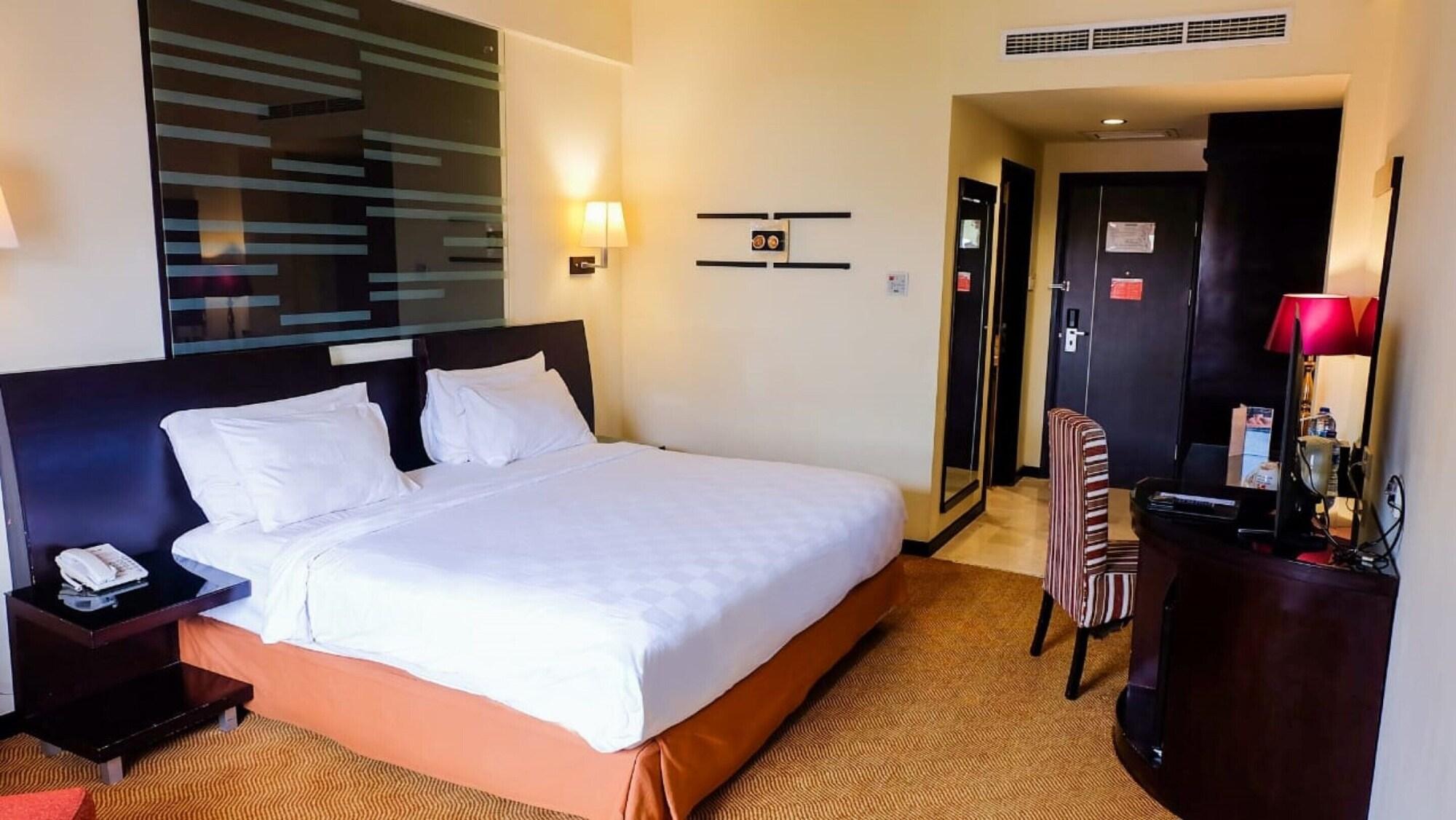 Swiss-Belhotel Silae Palu Exterior photo