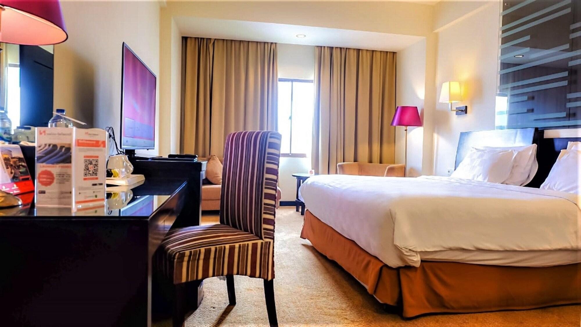 Swiss-Belhotel Silae Palu Exterior photo