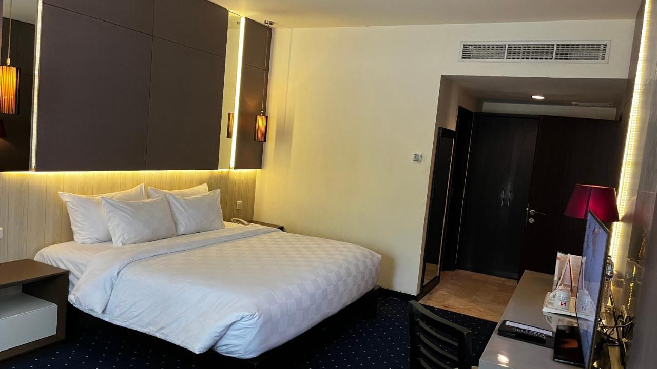 Swiss-Belhotel Silae Palu Exterior photo