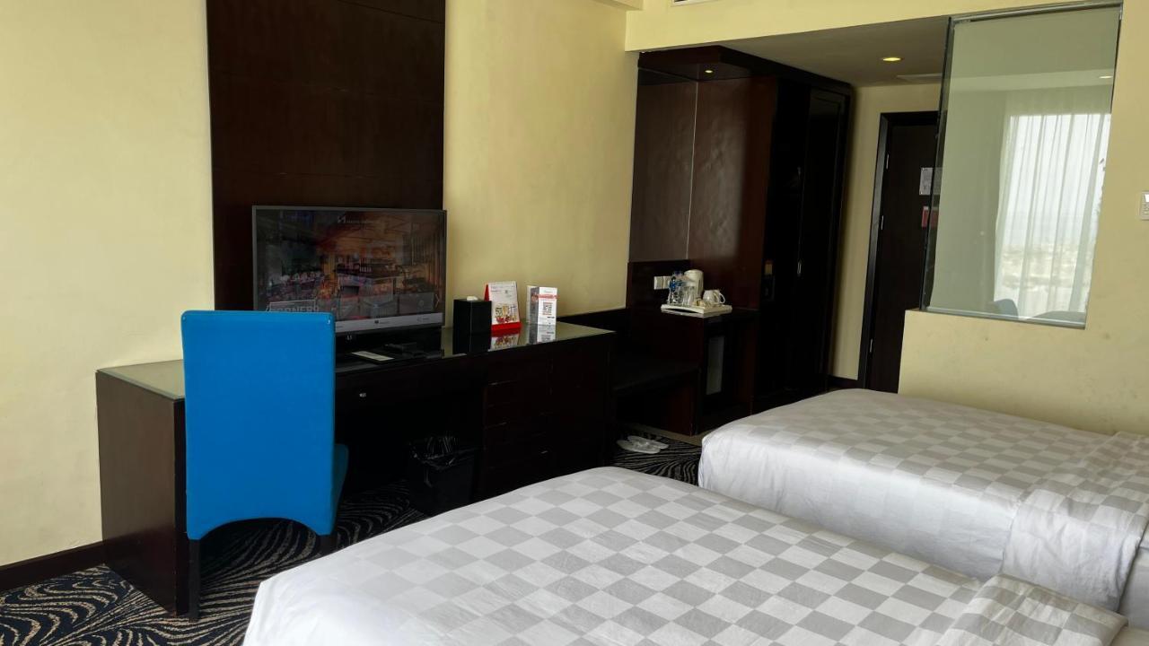 Swiss-Belhotel Silae Palu Exterior photo
