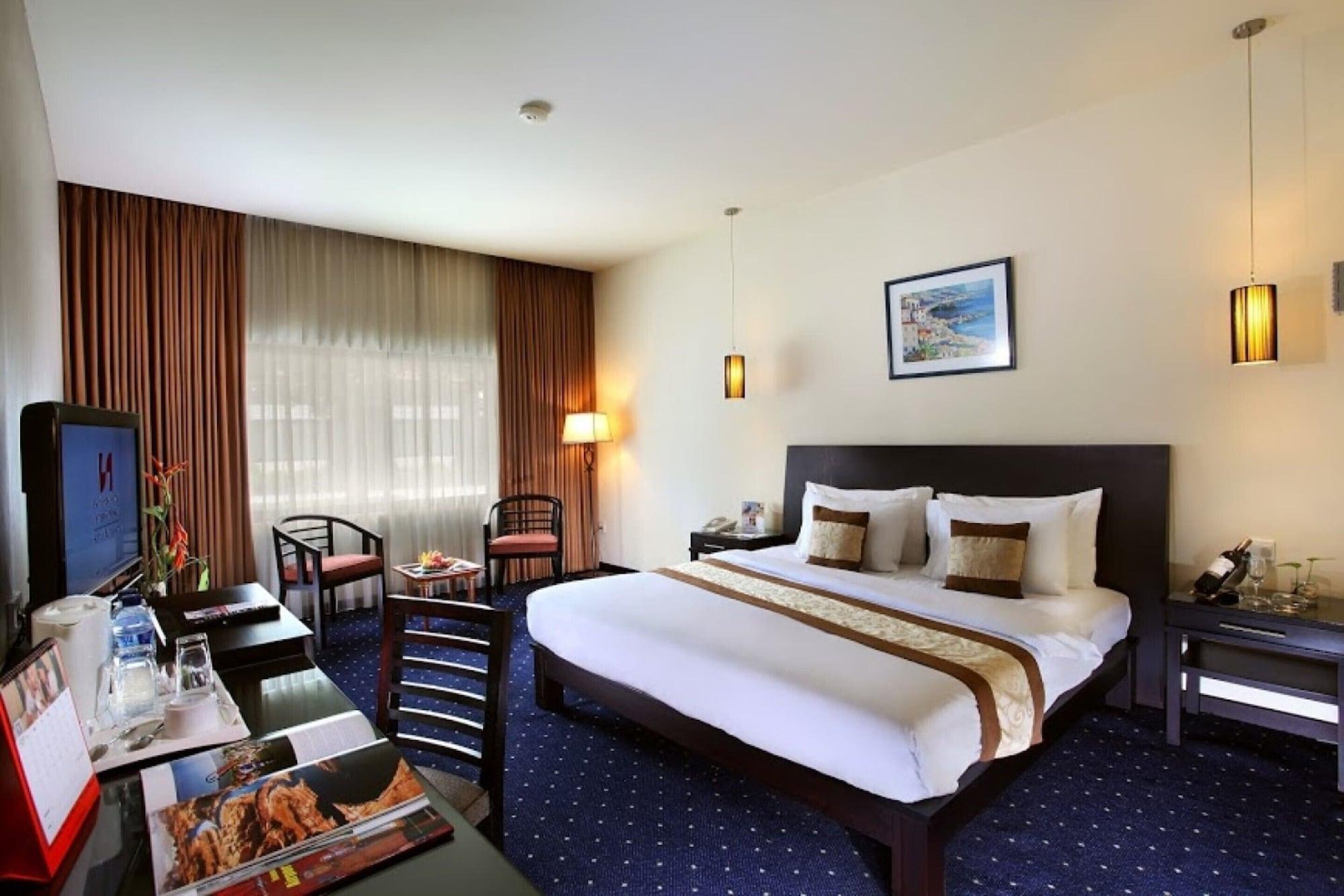 Swiss-Belhotel Silae Palu Exterior photo