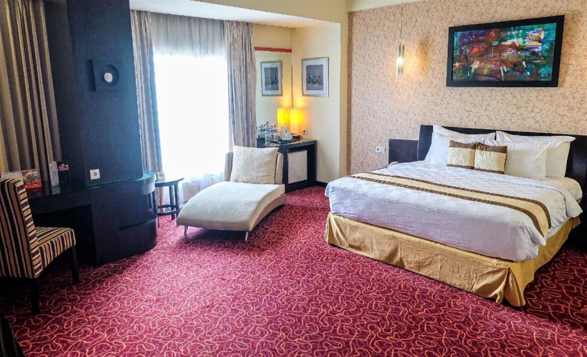 Swiss-Belhotel Silae Palu Exterior photo