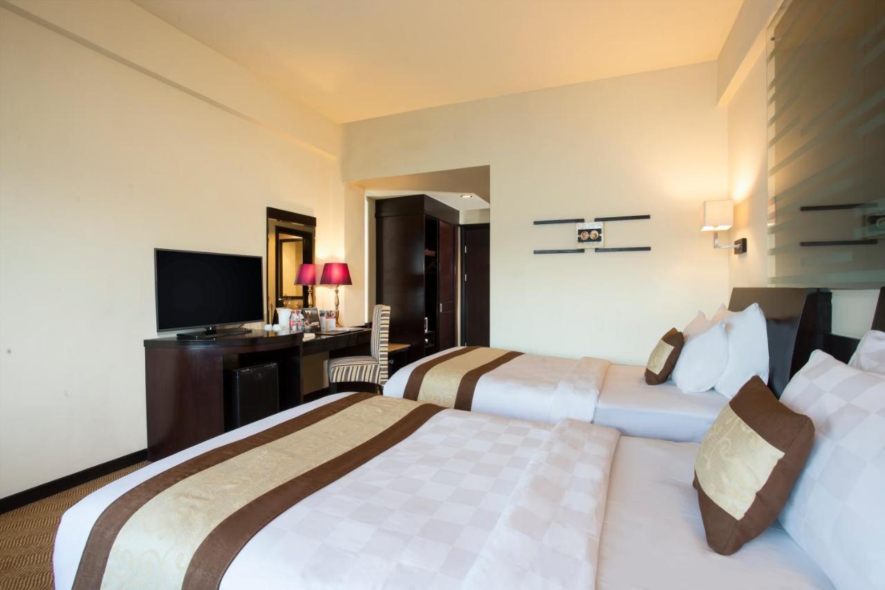 Swiss-Belhotel Silae Palu Exterior photo