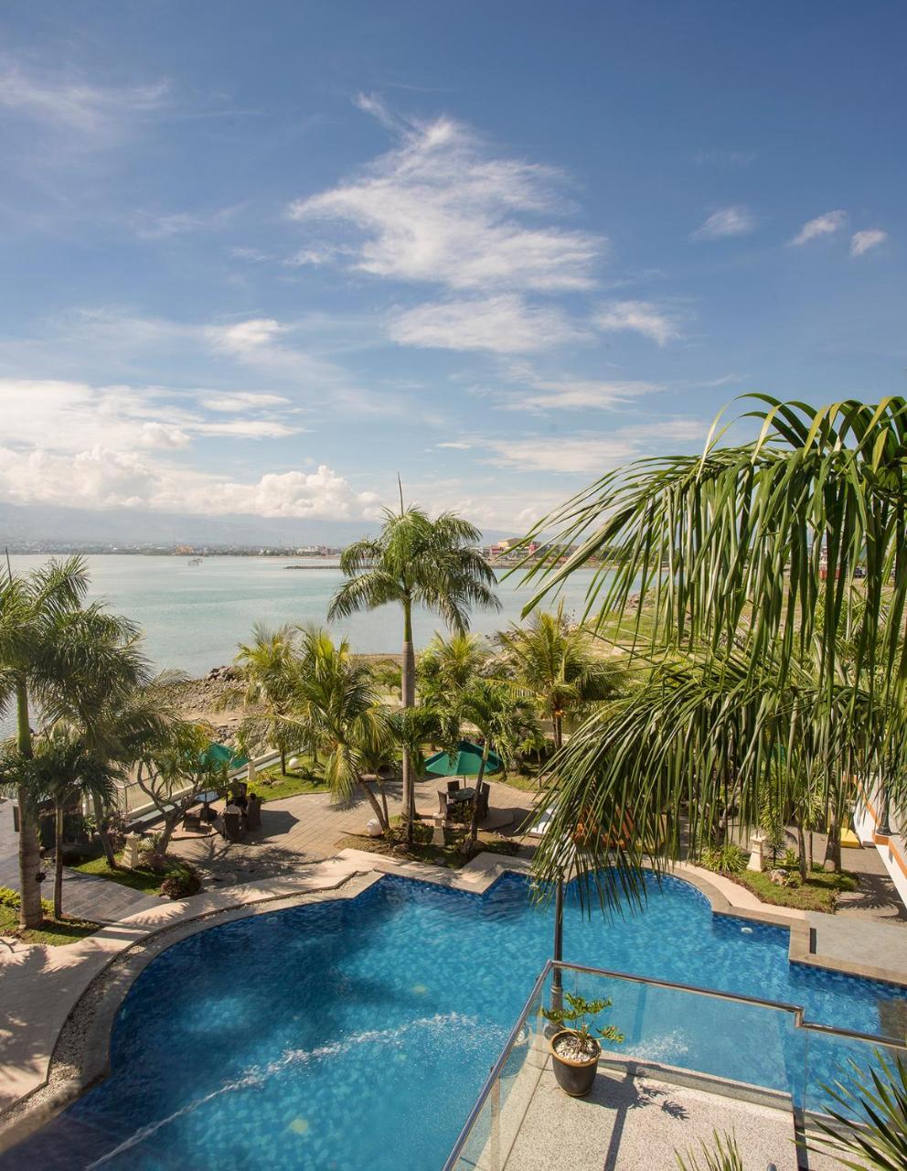 Swiss-Belhotel Silae Palu Exterior photo